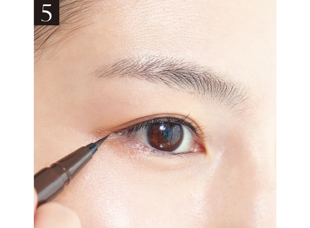 桜庭ななみさんのセルフメイクプロセス5