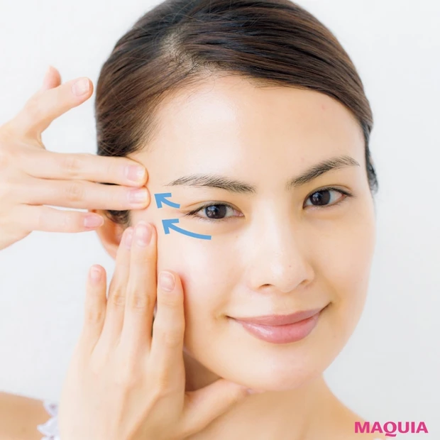 たったの3ステップでお疲れ顔を一掃!【メイク直しの時のセルフエステ】