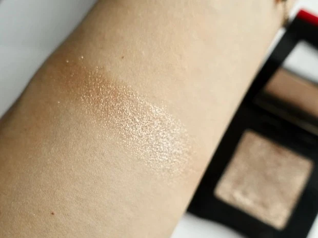 SHISEIDO ポップ パウダージェル アイシャドウ 02 Horo-Horo Silk