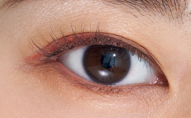 【奥二重メイク】赤のライン塗りで奥二重が垢抜ける