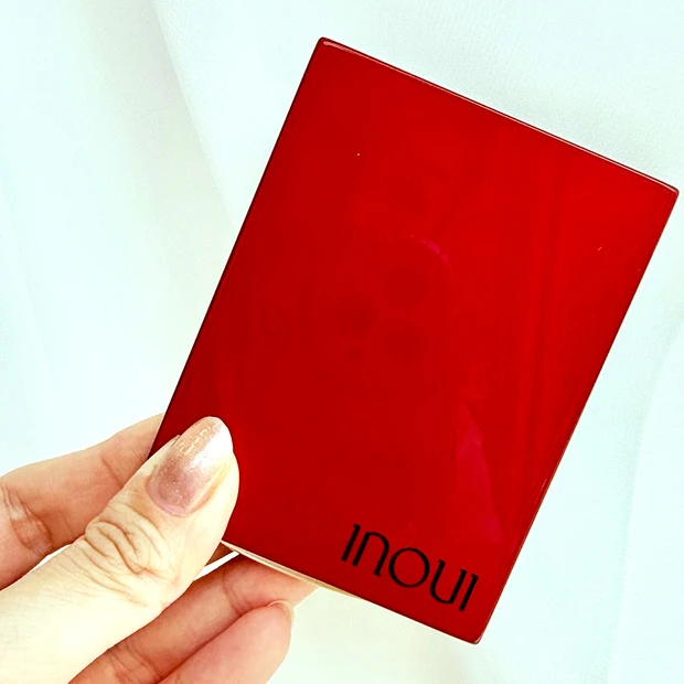 ポーチの中身　インウイ プレストパウダー