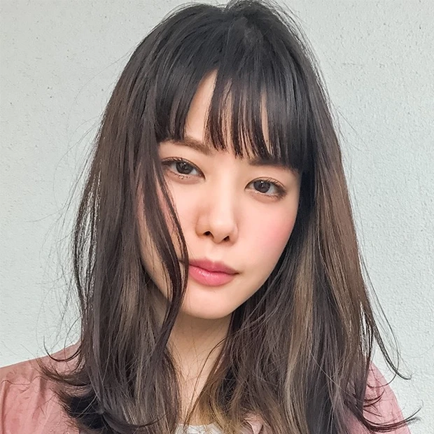 「インナーカラー」ミディアムで髪のまとまりも動きもGET！