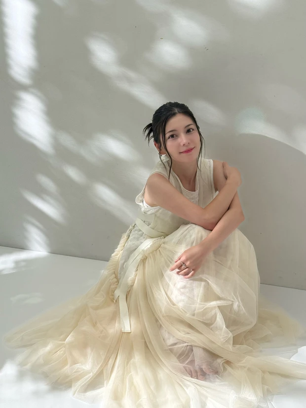 声優 Lynn 体育座り