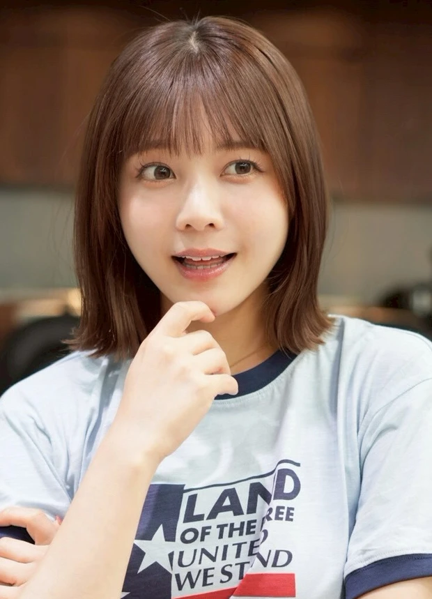 髪型　切りっぱなしボブ　くびれボブ　サイドバング　前髪あり　スタイリング