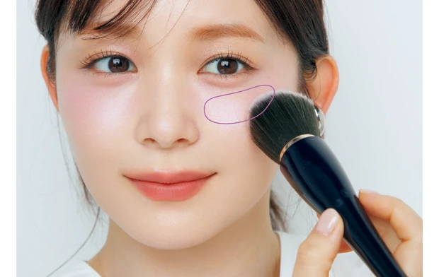 笹本恭平 秋 チーク 3.透明感パウダーでヴェールをON