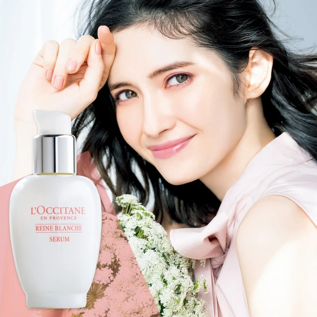 進化したロクシタンの純白“花”のうるおい美白(※1)で、まぶしいほどのレ…