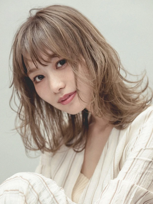 【ブリーチカラーの髪型・ヘアスタイル】ミディアム3選_【ブリーチカラーのミディアム】こなれ感アップ! 大人おしゃれなハイトーンミディアム