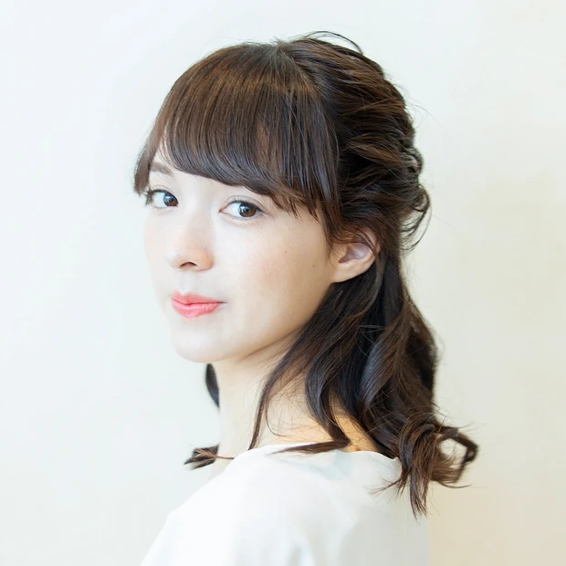 イベントシーズンに役立つ、ねじりを効かせた華やぎハーフアップ【HOW T…