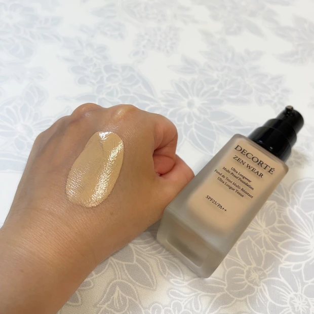 コスメデコルテのゼン ウェア フルイドのスウォッチ①