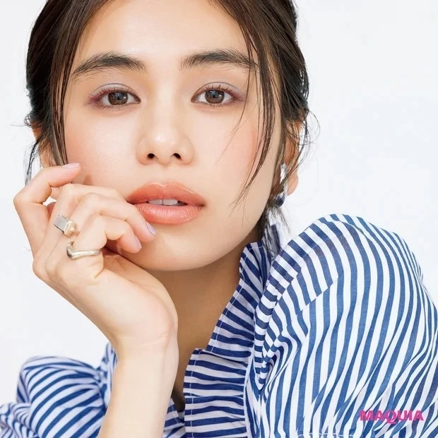 おすすめのカラーアイライナー・ミルキー＆パステル系カラー_アイライナーはベージュをセレクト、抜け感もプラス