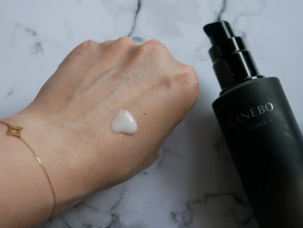 『KANEBO オン スキン エッセンス V』でときめくような肌へ〜マスクでゆらぎがちなお肌をしっかりケア〜_2_2