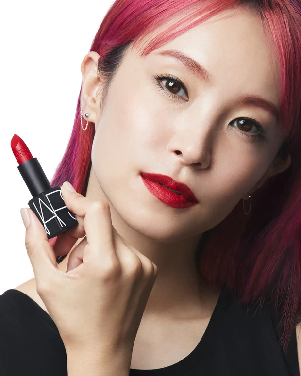 LiSAがNARS JAPAN 21年秋リップアイテムのキャンペーンモデルに! リップを纏ったキービジュアルが解禁_4
