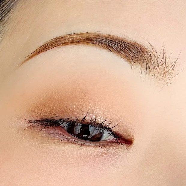 KATEのポッピングシルエットシャドウ BE-1 シナモンポップの使用イメージ