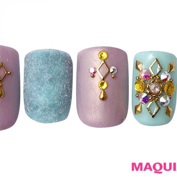 シャンデリア級の輝きを放つ、「ウィンターパステル」ネイル