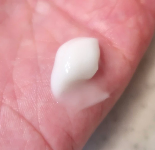 KOSE ザ リペア ジェルクリームのテクスチャー