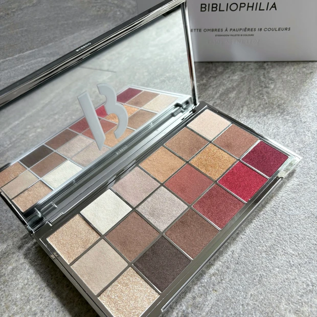 【バイレード】圧巻の18色!芸術的アイシャドウパレット ビブリオフィリアをスウォッチ付きでご紹介♪