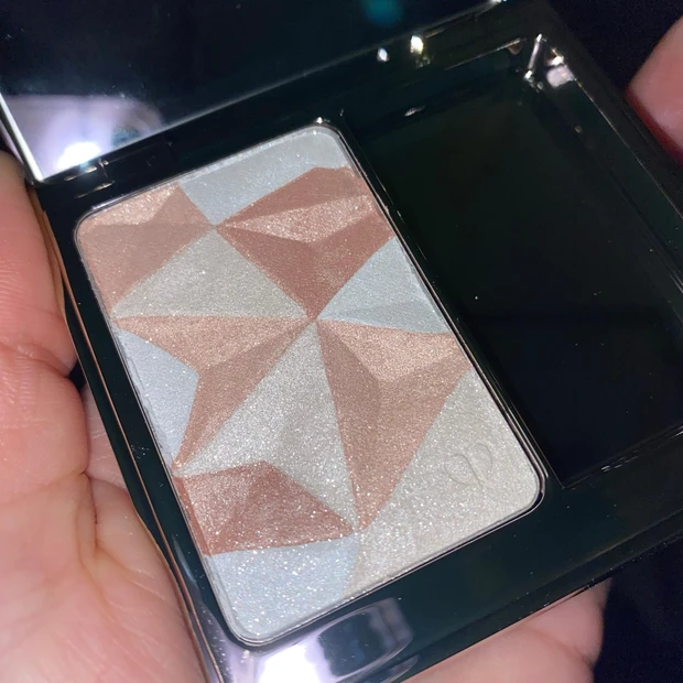 クレドポーボーテ　レオスールデクラ　ハイライト　パウダーハイライト　資生堂　ツヤ肌　ベースメイク