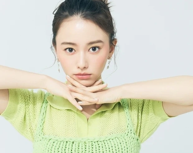 【夏メイク2022】イエローアイ×ピンクチークのカラフルメイク_1