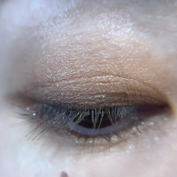 シグニチャーカラーアイズ15を使ったメイク