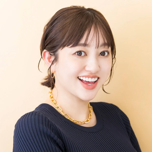 菊地亜美さんが35cmヘアカット! 出産直前・小顔を叶えるミディアムヘアに_7