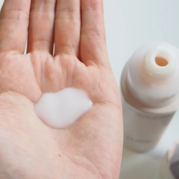 「エリクシール ブライトニング エマルジョンWT Ⅱ」のテクスチャー