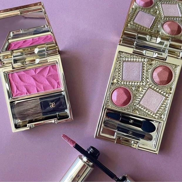 【Elégance 2022 AUTMUN MAKE UP】エレガンス 秋コスメ!深く色づくのに透け感がある、レトロなのに新しい“最旬秋メイク”_2_2