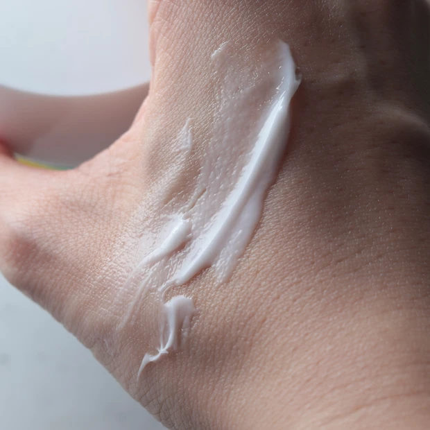 ソフィーナiP/ゴールデンタイムリペア 深夜浸透クリーム　質感