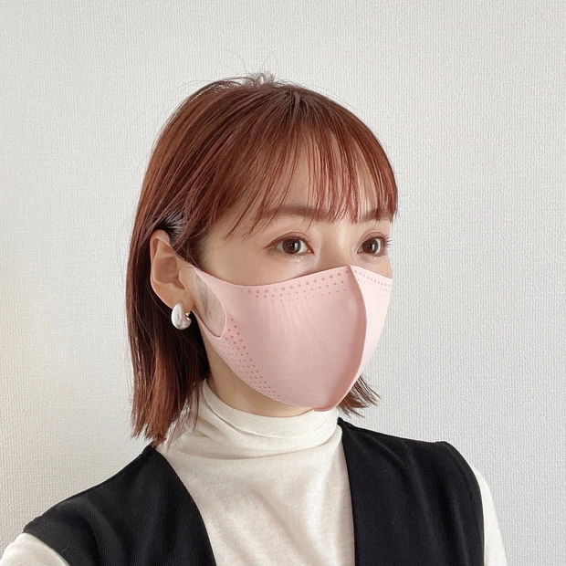 KATE小顔シルエットマスク着用(ピンク側面)