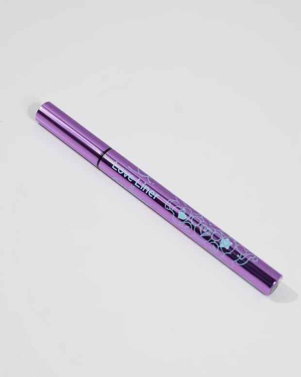 表紙メイク　アイライナー　