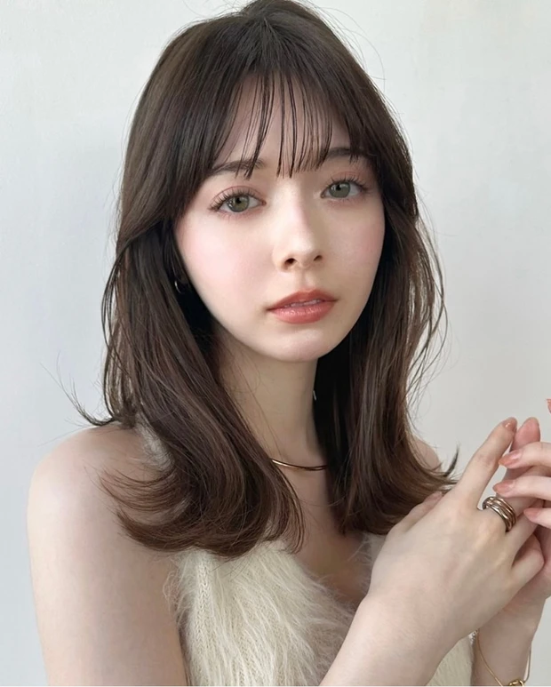 ミディアム ヘア 髪型 ヘアスタイル 前髪あり