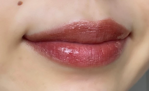 リップエディション (ティントルージュ） 07 チョコレートブラウン　着画