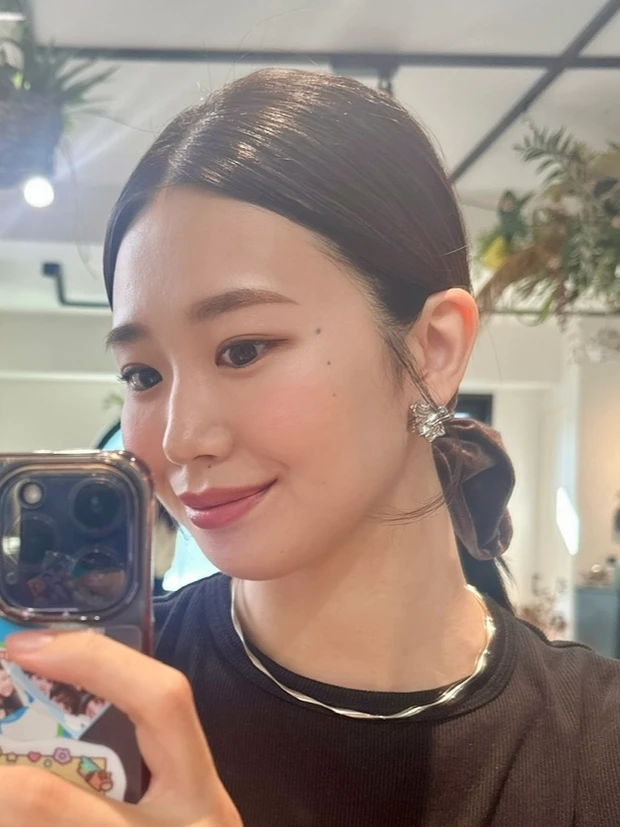 ミディアムレイヤー　名古屋美容室　ベロアリボン　ベロアシュシュ