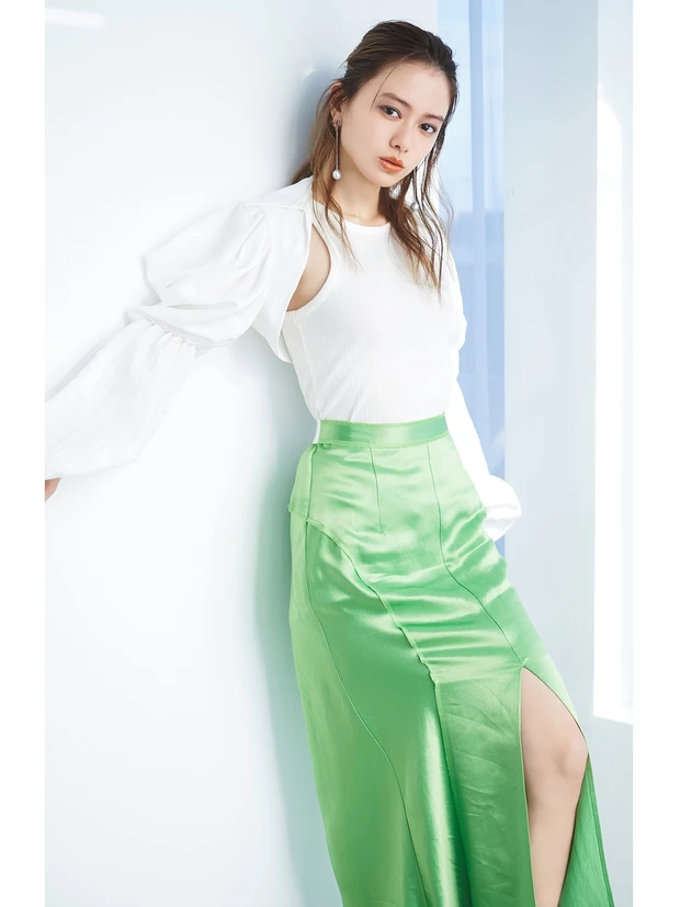 山本舞香 春ファッション ケリーグリーンのスリットスカート