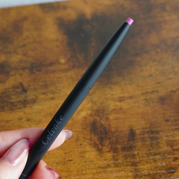 Celvoke シュアネス アイライナーペンシル 17 ピンクオプティミストの物撮り