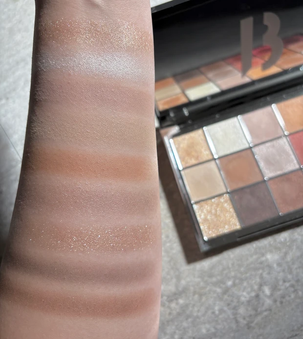 バイレード アイシャドウ ビブリオフィリア アイシャドウ パレット 新作 新色 Byredo スウォッチ