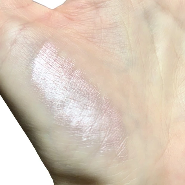 マキアインフルエンサーが「ウォンジョンヨ　メタルシャワーペンシル」をカラー別に紹介！ 「01.ドリームハグ」をレビュー 