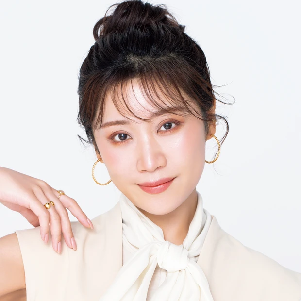 美容家・瀬戸麻実さんが、みんベス受賞コスメで今っぽ顔に見せるテクニックを…