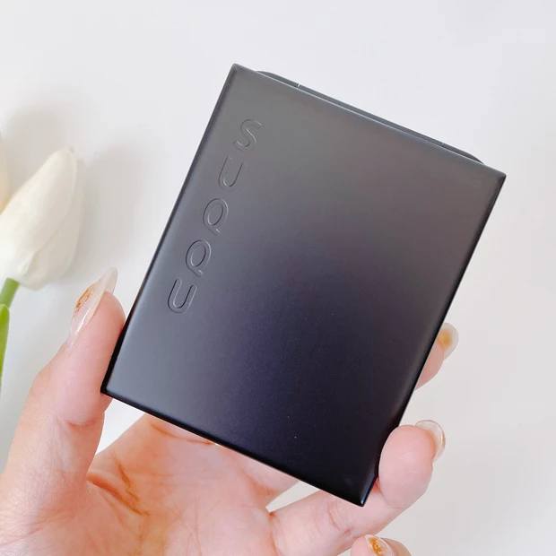 SUQQU ブラーリングカラーブラッシュ パッケージ