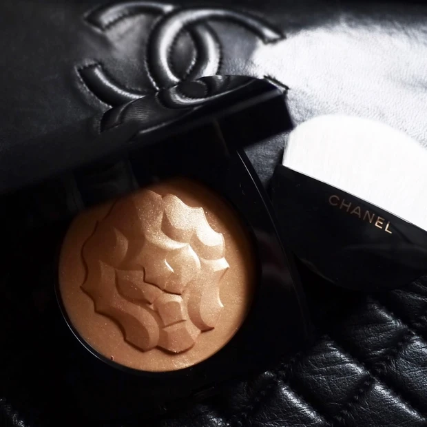 【限定】ドレスアップの首デコルテにも♡ル リオン ドゥ シャネルで冬の艶めき肌！