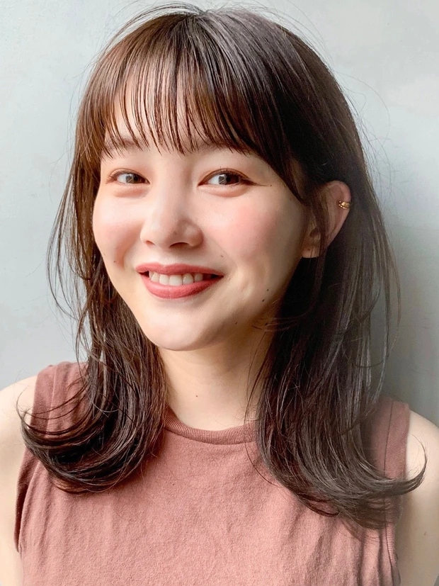 くびれシルエットがNEW! 軽やか仕上げのスウィングセミディ