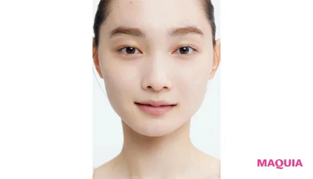 季節が変わった、肌はどう変わっていく? トレンドの肌作りを解説_Q 今っぽいハイライトの入れ方は?_A ヒアルロン酸注入っぽくピンポイントで光を集めて