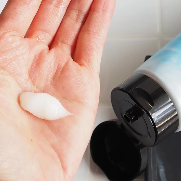 「カームナイトリペアジェルヘアマスク」のテクスチャー