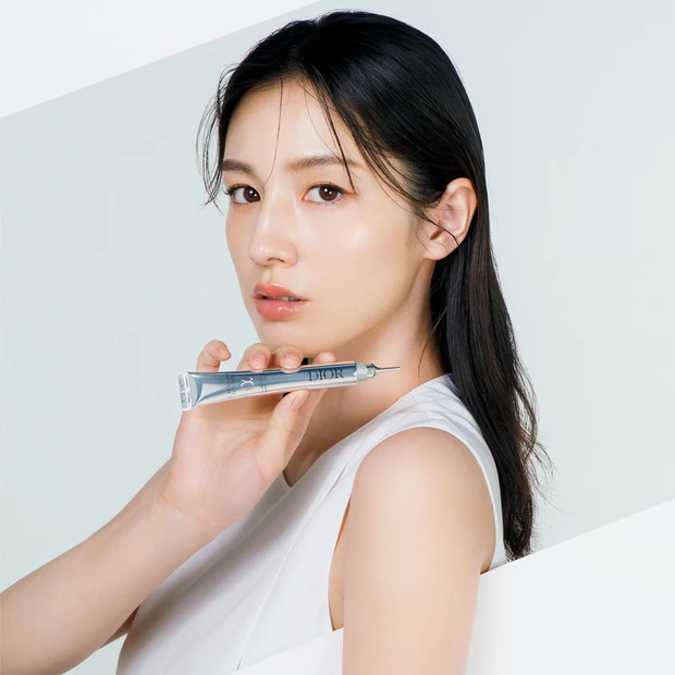 そのショットで、エイジングはもう刻ませない　カプチュール トータルで肌印…