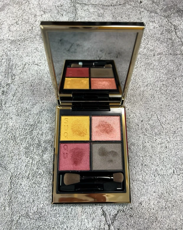 SUQQU シグニチャーカラーアイズ　紅咲