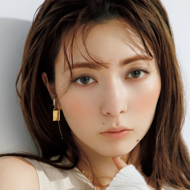 トレンドメイクの“つなぎ役”はチーク。SUQQU、ヴィセのなじみカラーが…