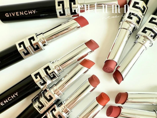 ジバンシイの秋リップ全12色をスウォッチ！ 常識の境界線を超えた“新感覚マット”【秋コスメ2025】