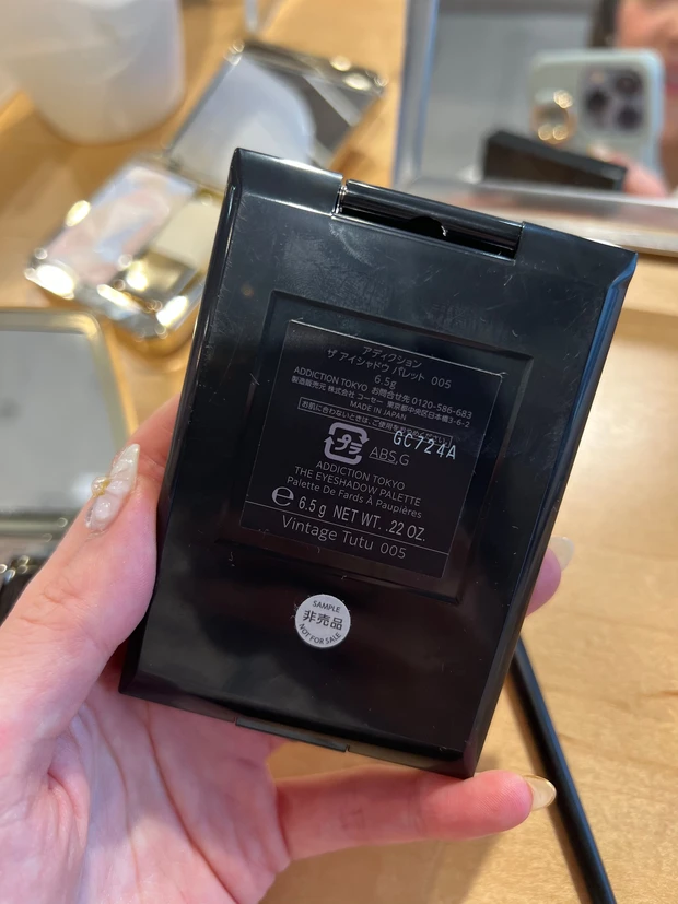 ADDICTION TOKYO　THE EYESHADOW 