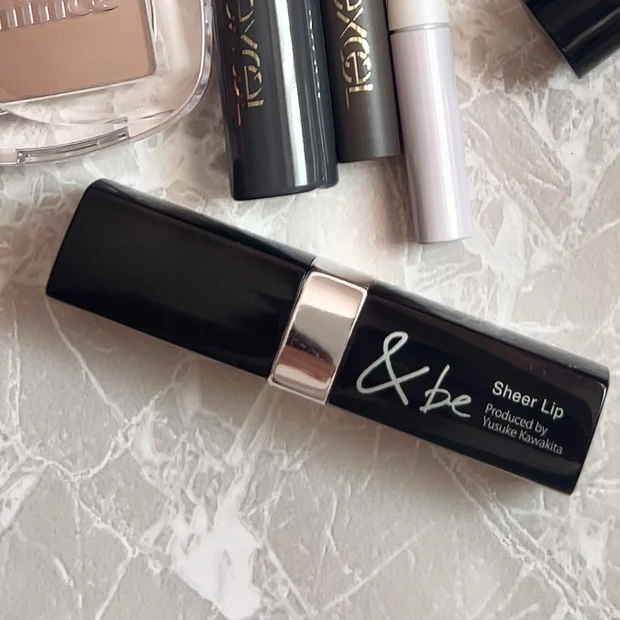 アンドビー　シアーリップ ブラック　