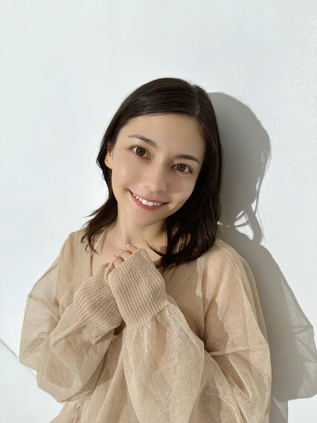 声優 Lynn バストアップ 微笑み