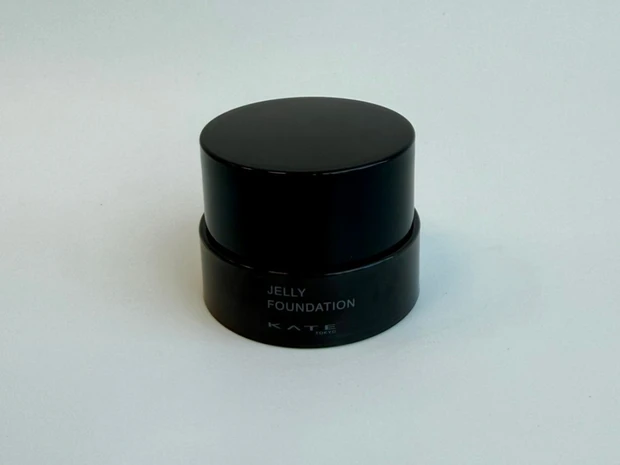 KATE(ケイト)の“体温低め”なツヤファンデが最高！マキアエディターズの「オッス！推しコス」】